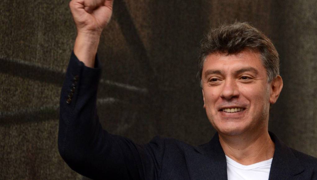 El ex viceprimer ministro Boris Nemtsov se convirtió en uno de los principales detractores de <b>Putin</b> en la década de 2000. Menos de un año después de oponerse a la anexión de Crimea, Nemtsov fue asesinado en febrero de 2015 con cuatro balas en la espalda en un puente a pocos metros del Kremlin. Tenía 55 años.