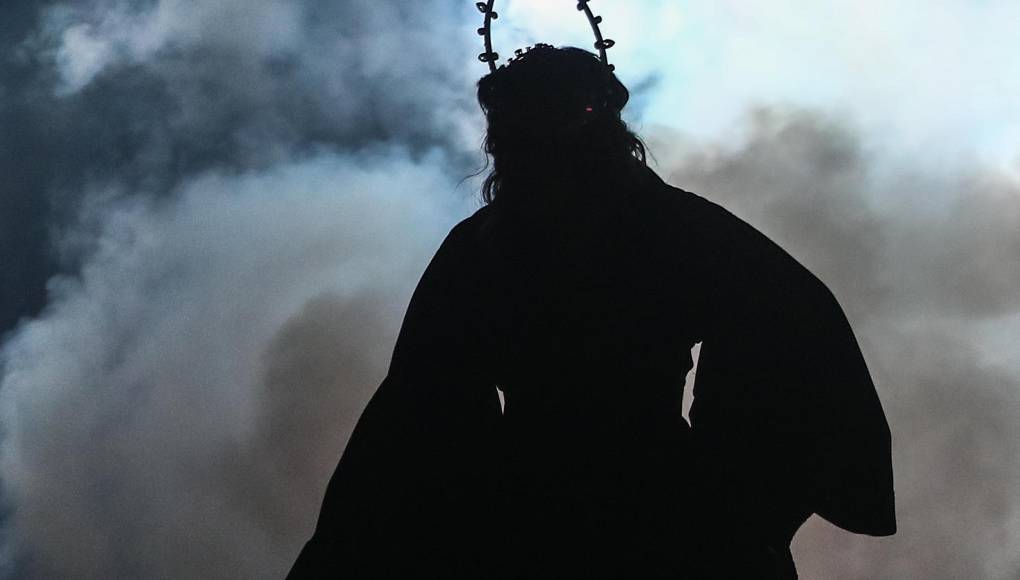 La estadounidense, como en todas sus presentaciones, cambió varias veces de vestimenta durante el espectáculo y vistió incluso un traje con los colores amarillo y verde de la bandera brasileña, los mismos con los que pintó sus uñas.