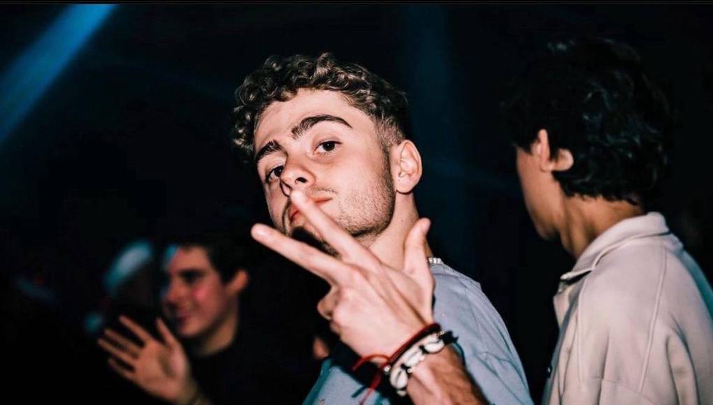 “Así son los trends, de pronto los chavos se ponen el vestido de la novia y viceversa, entonces dijo: ‘¿Mamá, lo hacemos?’ y ya y me roba un vestido y yo se lo presto, pero no tiene tema, no pasa nada”.