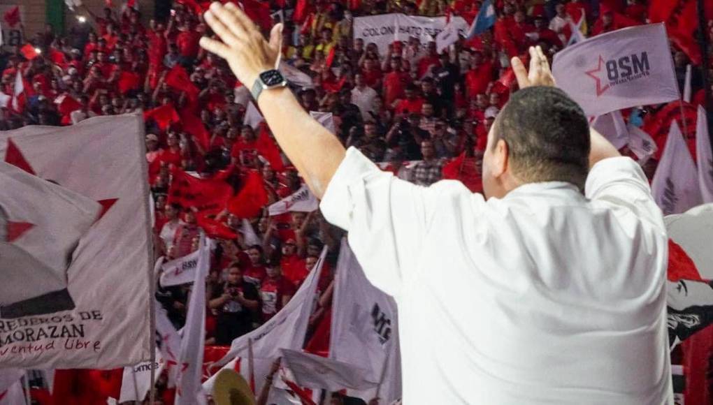 En los últimos años se desempeñó como presentador y director de espacios informativos en un canal de televisión y como activista del Partido Libertad y Refundación (Libre), institución que le permitió convertirse en el primer alcalde de un partido político de reciente creación en dirigir la ciudad capital.