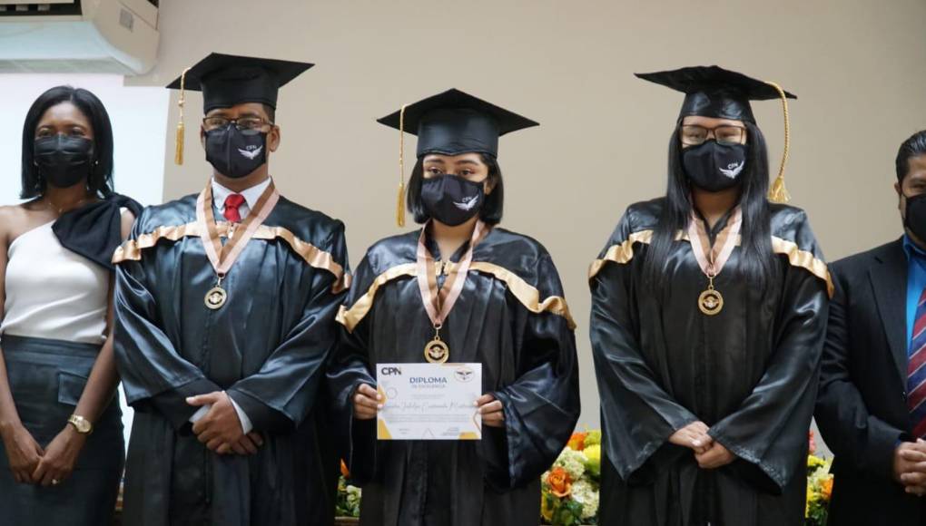 Centro Politécnico del Norte gradua a 55 estudiantes