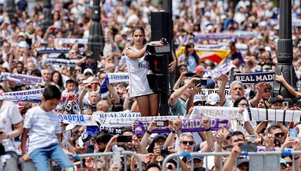 Los aficionados hicieron todo lo posible para no perderse la celebración.
