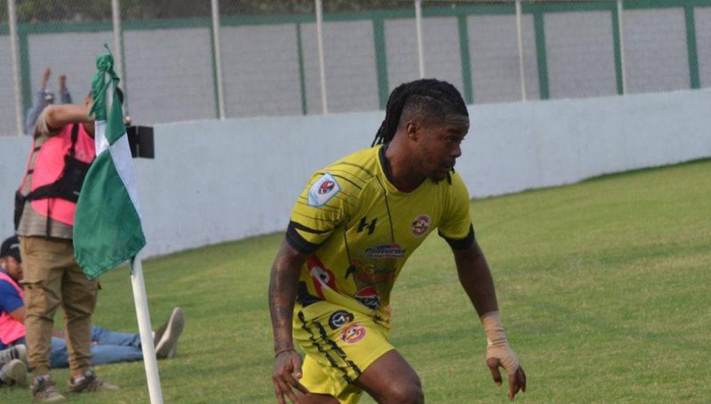 Yeer Lisandro Gutiérrez: El lateral derecho no sigue en el Génesis. Según La Voz del Deporte, en el Marathón están interesados en ficharle.