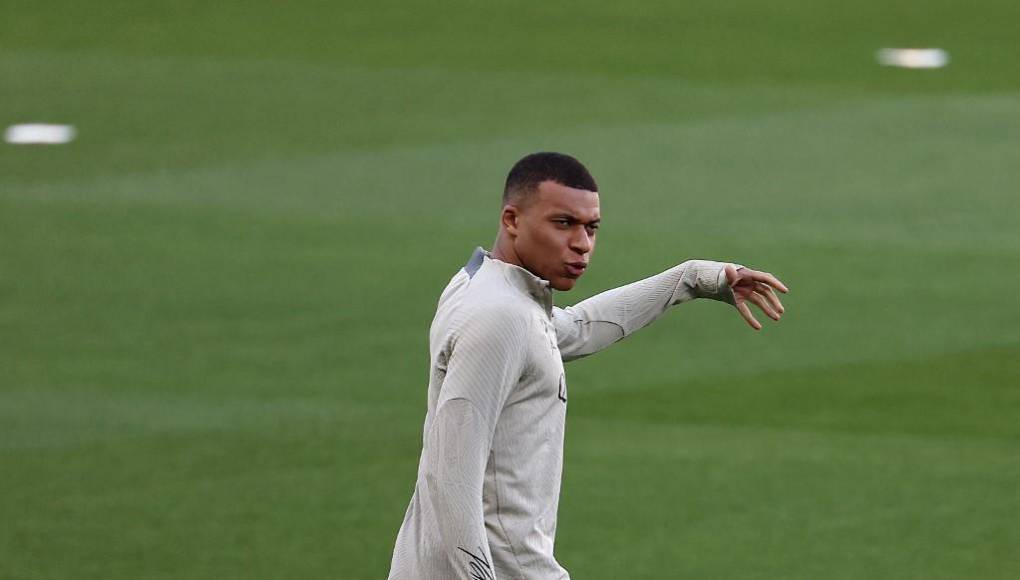 Y Kylian Mbappé completará la zona ofensiva del PSG para el duelo ante el FC Barcelona.