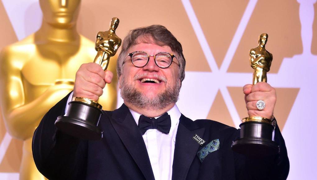 Justo esta semana el cineasta mexicano Guillermo del Toro donó a la causa un lote de seis libros firmados por él, entre los que se incluye un ejemplar del ‘making of’ de su aclamado filme ‘El laberinto del fauno’.
