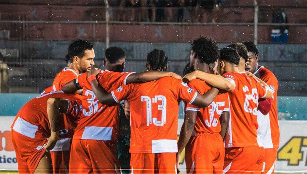 Conoce a los futbolistas del Vida que podrían seguir en la Liga Nacional tras el histórico descenso sufrido por los cocoteros.