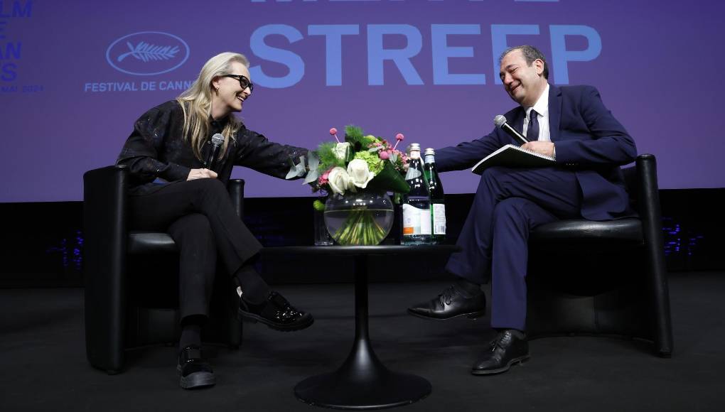 Anoche se sintió más emocionada de lo que pensaba cuando le dieron la Palma por la reacción de los asistentes. Y es que, aseguró entre risas: “llevo una vida muy tranquila en casa y allí no me respetan nada”.