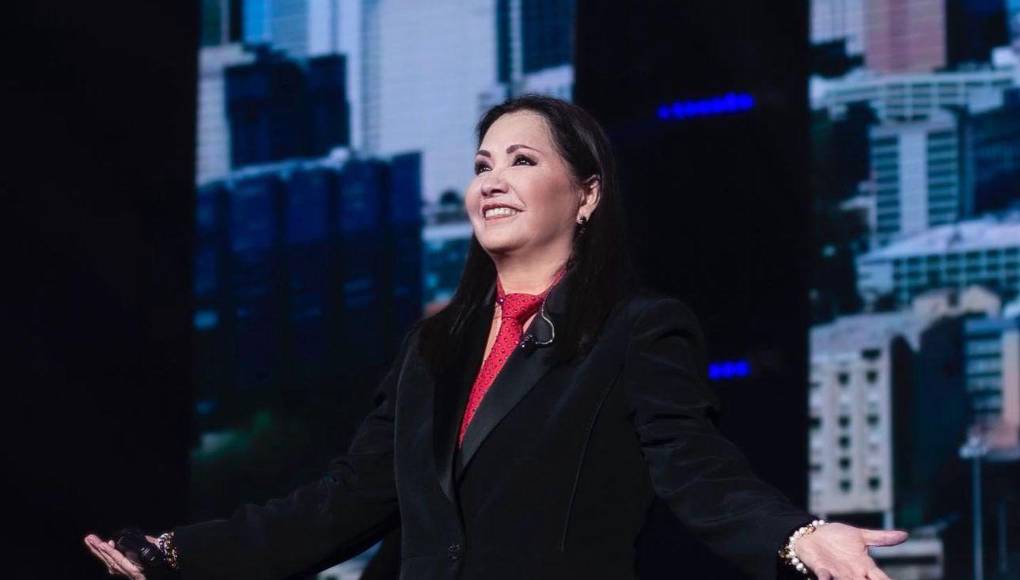 Y es que la cantante y empresaria mexicana Ana Gabriel, se encuentra de gira en Santiago Chile dando conciertos de su música, pero al parecer no pudo cumplir con un segundo concierto en la ciudad chilena, ya que fue diagnosticada con influenza.