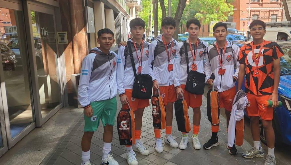 Raül Flores, Ángel Molina, Héctor David Caballero, Héctor Alejandro Caballero, Héctor André Caballero, Nahúm Aguilar y el profesor Brehmer Linares son los representantes de la Happy New Dawn y de Honduras en España.