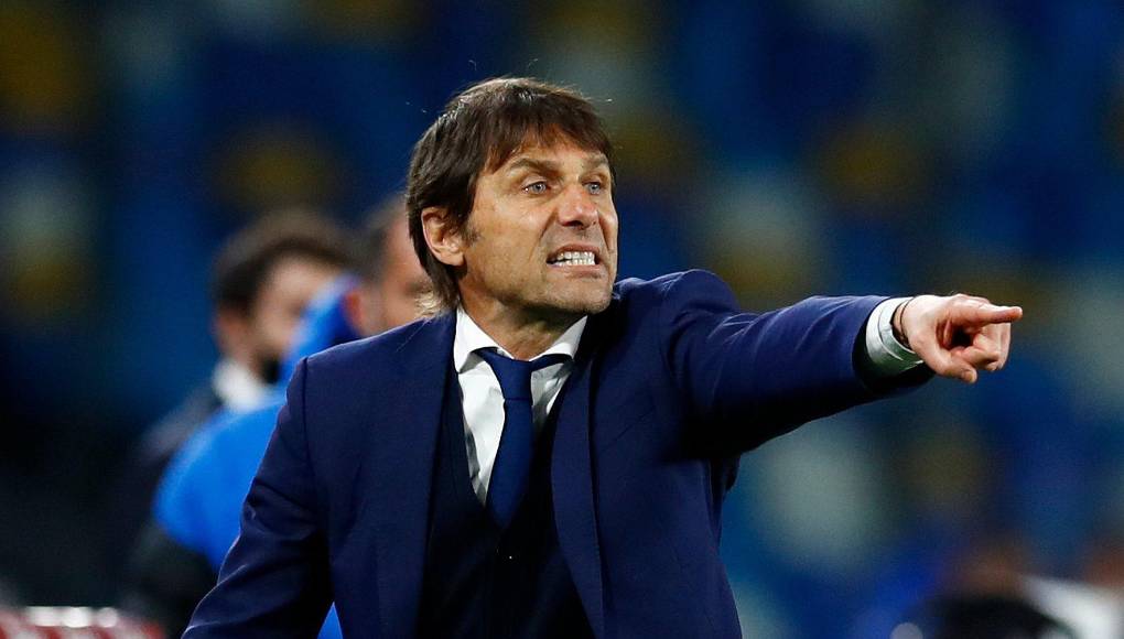 El periodista Fabrizio Romano adelantó que Antonio Conte y el presidente del Napoli, Aurelio de Laurentiis, están cerrando los últimos detalles para su llegada al banquillo celeste.