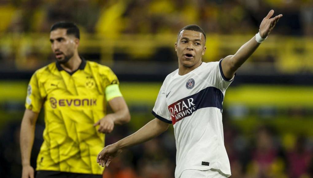 Mbappé fue bien marcado por la zaga central del Dortmund.