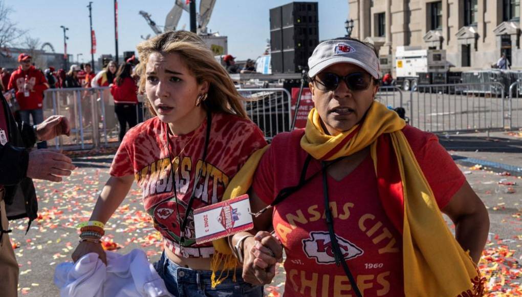 El suceso tuvo lugar en las inmediaciones de Union Station, la estación central de ferrocarriles de Kansas City, punto final del desfile de celebración de los Kansas City Chiefs y en el que estaban concentrados numerosos aficionados.