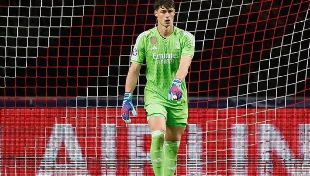 Kepa: El portero de 29 años llegó cedido por el Chelsea tras la lesión de Courtois. Mundo Deportivo informa que no seguirá en el club merengue.