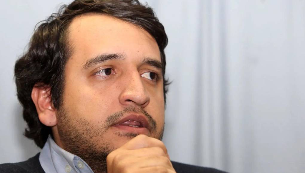 En abril pasado, la candidata presidencial de la oposición mexicana Xóchitl Gálvez presentó una denuncia contra Andrés Manuel y su hermano Gonzalo por presuntos actos de corrupción y tráfico de influencias por contratos del Tren Maya, con base en publicaciones de la prensa.