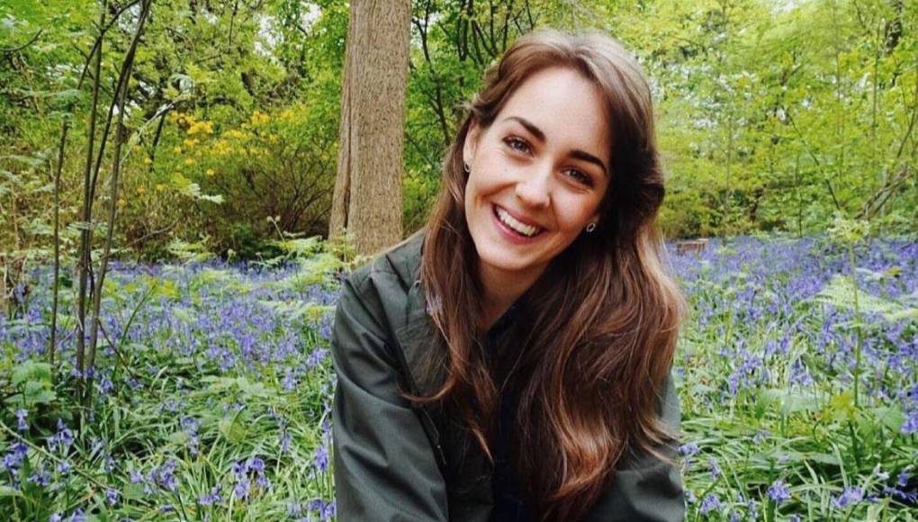Dixon no tiene nada que ver con la Casa Real británica, puesto que es una chica australiana que se ha hecho viral en plataformas como Instagram o TikTok gracias a sus obras de arte, pinturas y cuadros. Sin embargo, su gran parecido con la princesa de Gales la ha situado en el centro del huracán mediático.