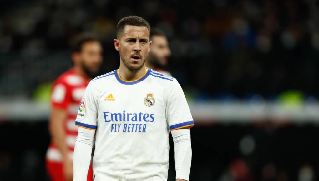 El problema es que los blancos, siete meses después de que colgara las botas, siguen pagando dicho traspaso.