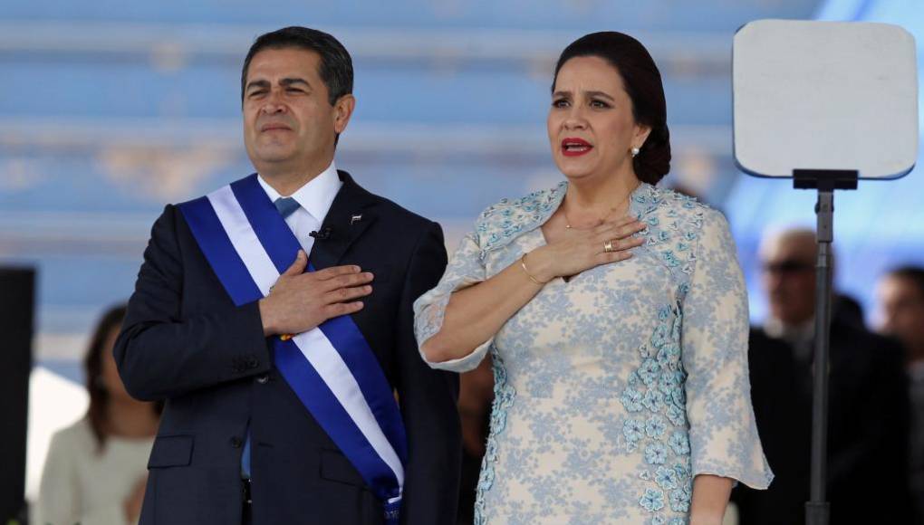 En torno a acusaciones de la Fiscalía de Estados Unidos, que asegura que Hernández recibió dinero del capo mexicano Joaquín “Chapo” Guzmán para su campaña electoral, dijo: “Es absolutamente falso, eso es parte de la narrativa novelesca que crearon y la crearon para que los testigos pudieran decir las cosas más exageradas que llamaran la atención para querer hacer de este un gran caso”.