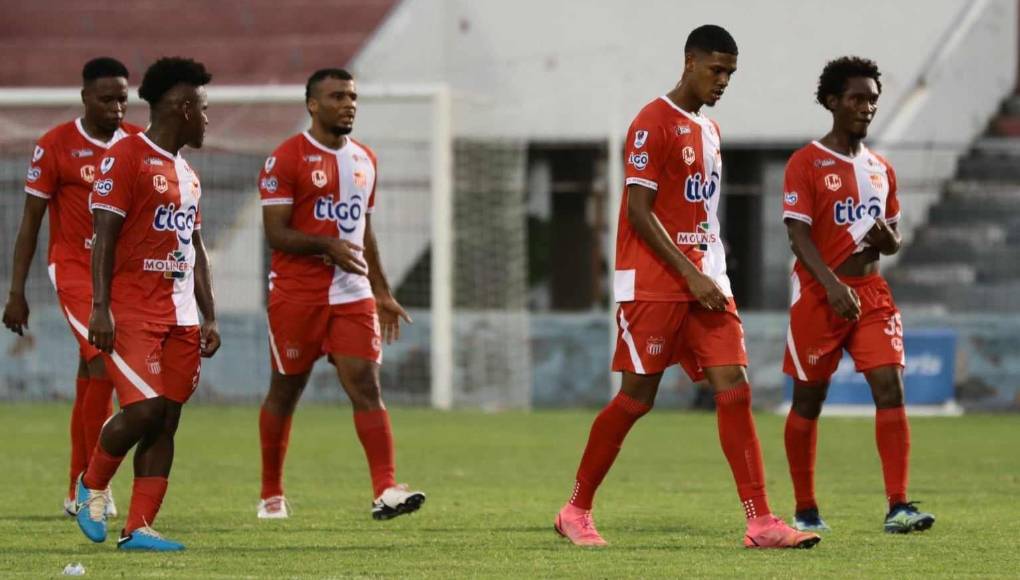 Y es que el Vida se encuentra en la lucha por el no descenso, por lo que más tropiezos lo seguirán complicando en la Primera División del fútbol hondureño. 