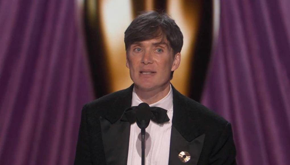 En la televisión se catapultó gracias a la serie “Peaky Blinders” (2103-2022), en la cual encarna al temido Thomas Shelby, el jefe de una familia de la mafia de Birmingham, y que está mayormente ambientada en el período entre las dos grandes guerras que sacudieron a Europa.