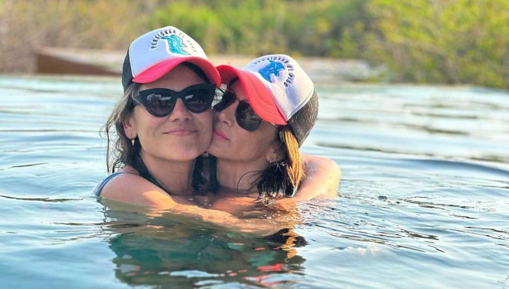 “Buena, divertida, chingona, entrona, inteligente, amiga, leal, generosa, son algunos de los millones de atributos que hacen a este ser, uno de mis favoritos en el planeta”, escribió con cariñosas imágenes junto a la mujer.