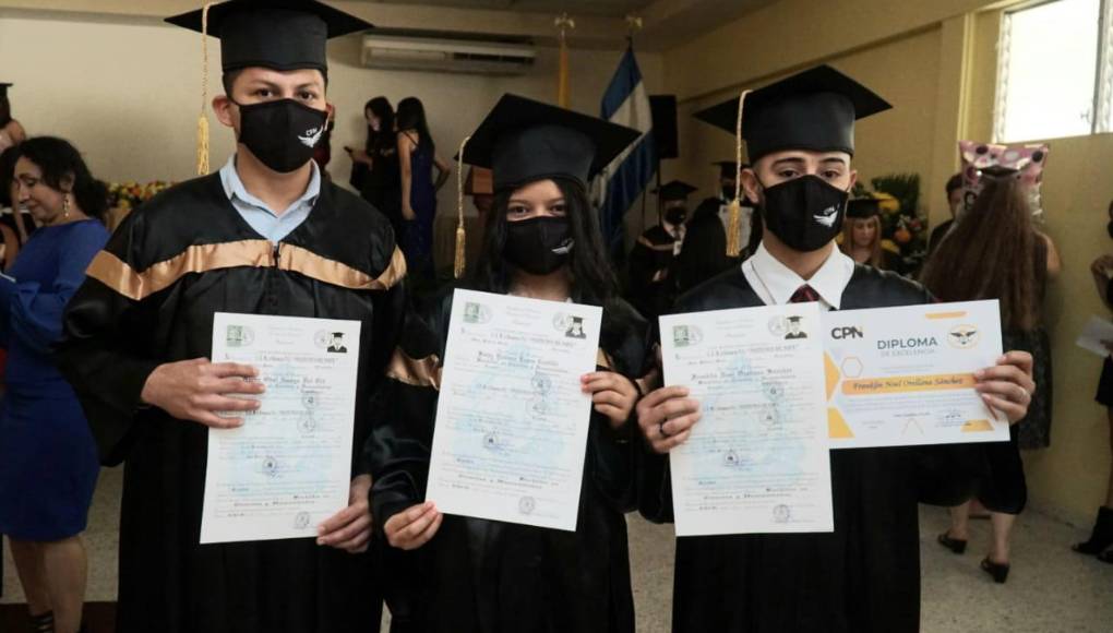 Durante el protolo los estudiantes han seguido las normas de bioseguridad implementadas para evitar contagios de covid-19, y dando paso a la nueva normalidad derivada de la pandemia.