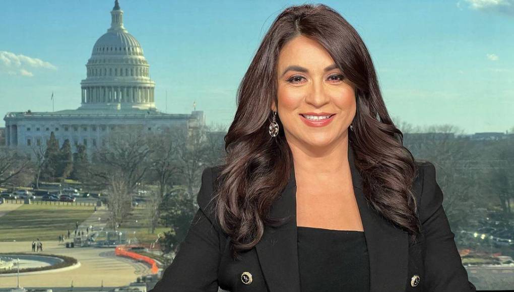 Dunia Elvir es periodista y presentadora de televisión labora para la cadena internacional Telemundo. Ha ganado seis premios Emmys.