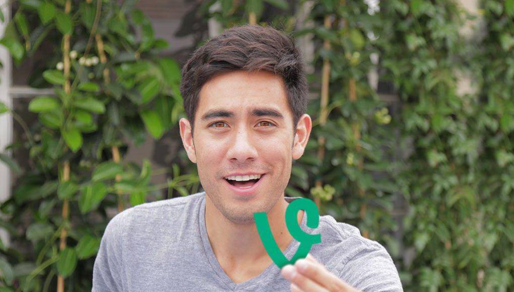 Zach King. Su patrimonio estimado es de $ 13 millones y gana $41,719 por publicación.Zach King comenzó a publicar videos en YouTube en 2008 y en Vine en 2013. Ganó el concurso comercial de Hewlett-Packard en 2010 y el concurso NextUp Creators de YouTube en 2013. Luego compitió en el reality show “The Amazing Race” y dirigió varios cortometrajes. Se ha hecho tremendamente famoso por su magia creativa en TikTok y otros lugares. 