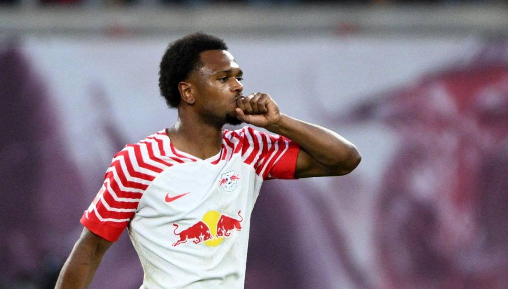 5 - Loïs Openda (RB Leipzig): El delantero belga tiene 48 puntos, por 24 goles. Se posiciona como el tercer máximo goleador en la Bundesliga. Había demostrado su talento en la temporada pasada y ha mantenido su nivel en la presente.