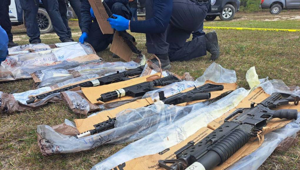 Tres lanzagranadas de 40 mm.