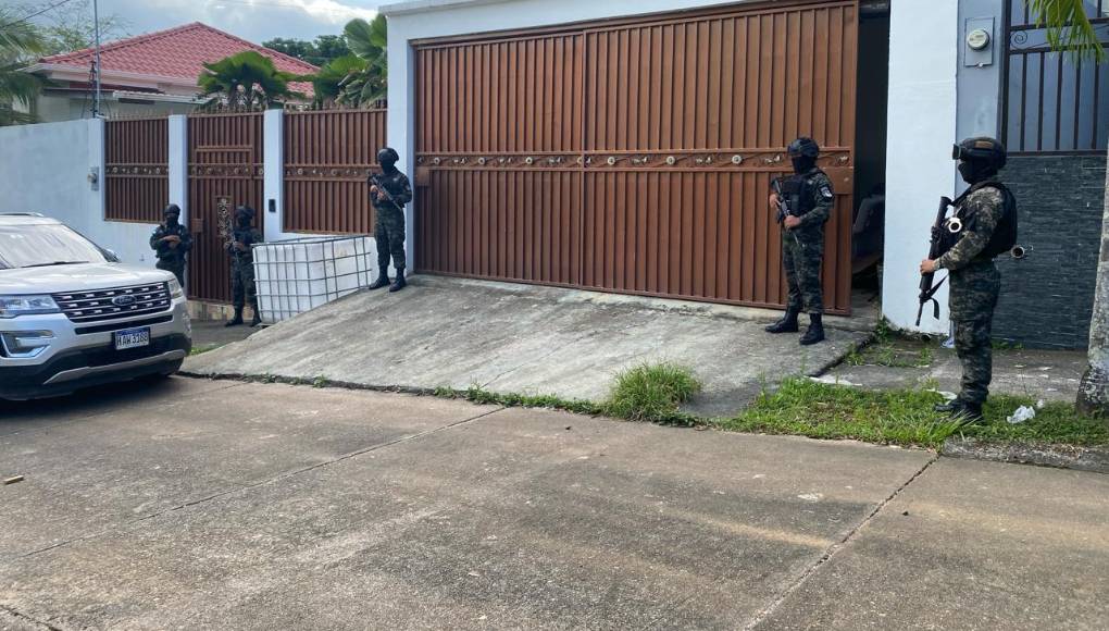 Y la otra incautación se dio el 8 de abril de 2021 tras la interceptación de una lancha en el sector de West End, Islas de la Bahía, donde se les incautó 93 kilos de cocaína a José Luis Cruz Sánchez, Lexser Ariel Martínez Sánchez y Jerr Jedrick Gale Bodden condenados a 11 años tres meses de prisión.