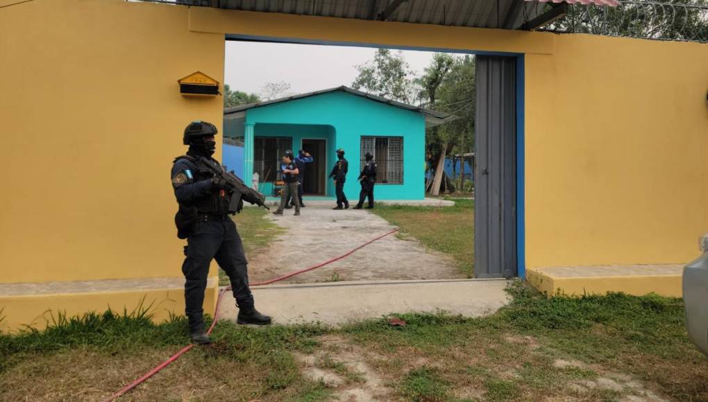 Las investigaciones revelan que uno de los principales líderes de esta organización es el colombiano, Humberto Cantillano Durán, alias “Niño”, quien, según el MP, ha enviado fuertes cargas de cocaína, que es recibida en Honduras con la finalidad de que siga su ruta hacia los Estados Unidos.