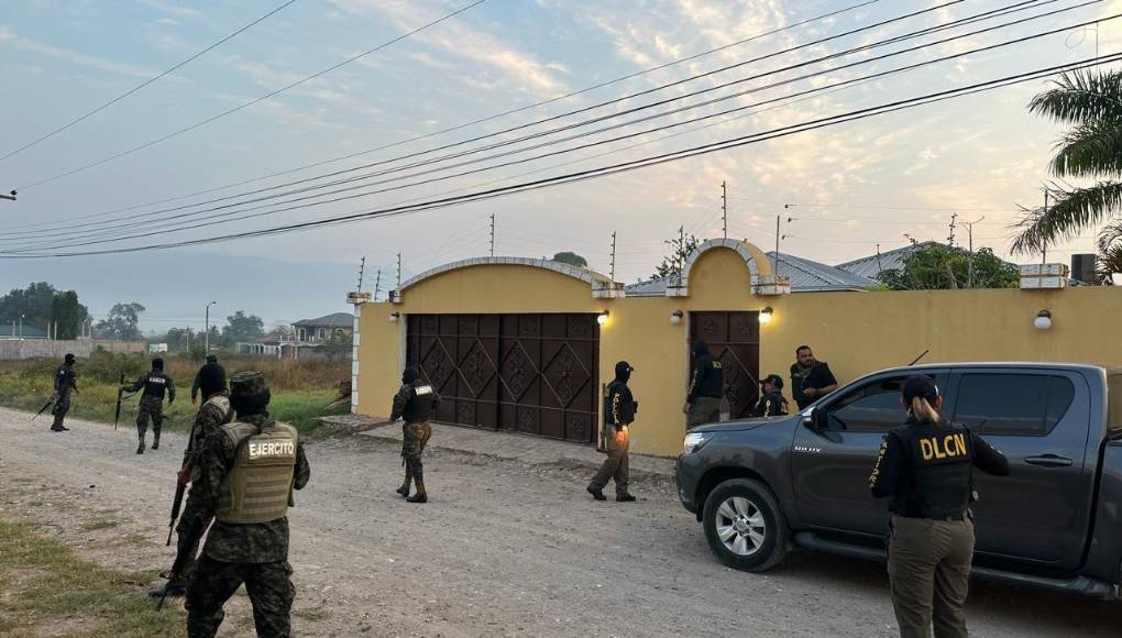 Agentes de la Dirección de Lucha Contra el Narcotráfico (DLCN) son quienes lideran estos intensos allanamientos por parte de la Fiscalía. 