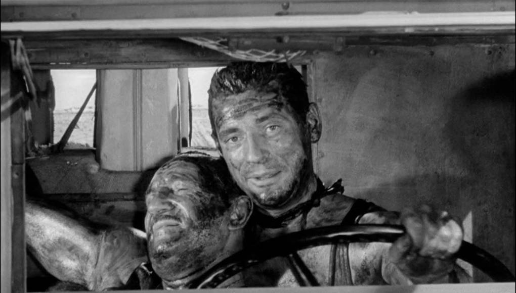 ‘El salario del miedo’ - Cuatro hombres, conductores de camiones, tienen la misión de llevar dos camiones con nitroglicerina a través de terreno inhóspito en América Central. La serie estrena el viernes 29 de marzo.