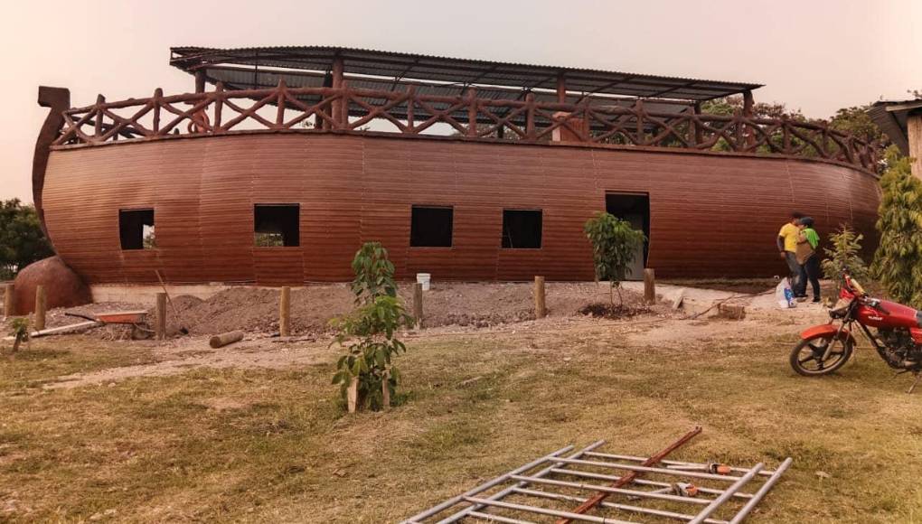 Este sitio donde se construye un Arca de Noé, junto a los ya tradicionales destinos religiosos de Comayagua son garantía de diversión y hasta de recogimiento espiritual. Este departamento, además, es el protagonista de los eventos litúrgicos más memorables en estas fechas tiene mucho más qué ofrecer. 