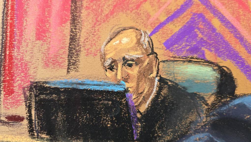 Incluso reiteraron que el cartel de Sinaloa, que entonces dirigía Joaquín “El chapo” Guzmán, aportó un millón de dólares que presuntamente entregó a Tony Hernández, hermano del exmandatario.<br /><br />(El juez federal Kevin Castel durante el juicio del expresidente de Honduras Juan Orlando Hernández)