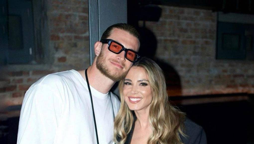 El portero Loris Karius es el que conquistó el corazón de la hermosa periodista italiana.