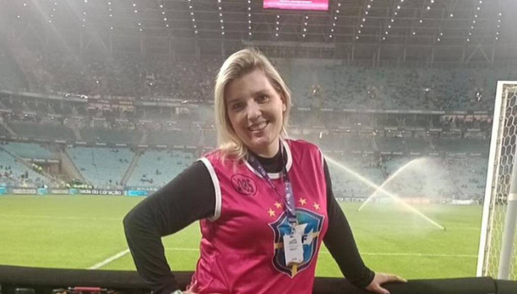  La reportera de la emisora Monumental afirmó en redes sociales que acudió a comisaría para denunciar el “acoso sexual” del hombre que interpretaba a la mascota del club-.