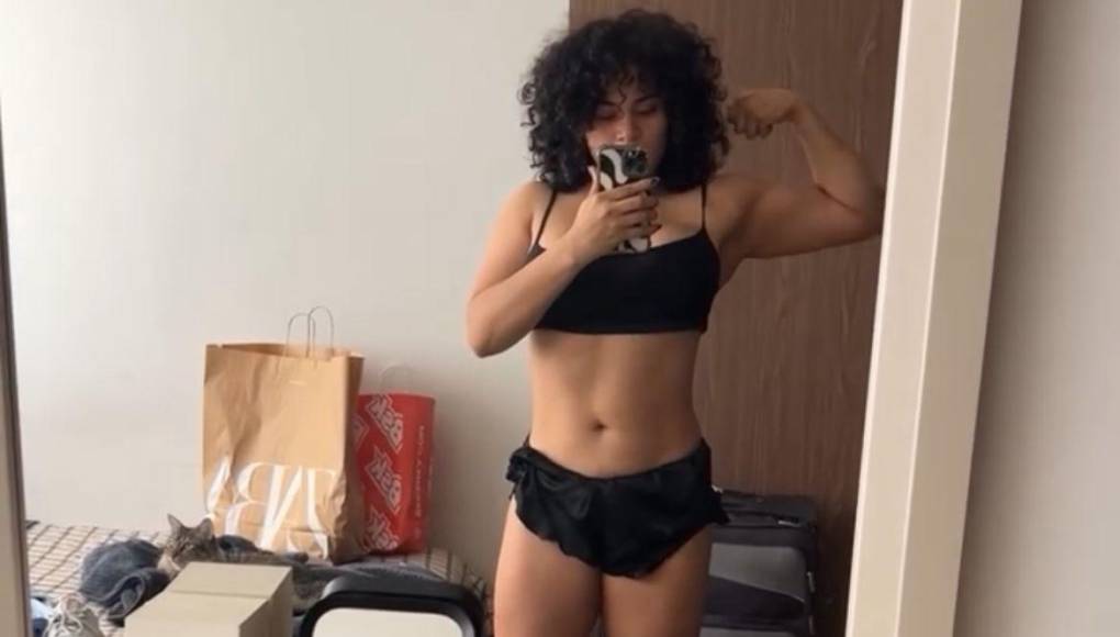A través de unas historias en su cuenta de Instagram, Cesia mostró a sus seguidores como luce su cuerpo actualmente, presumiendo sus músculos y todo lo que ha trabajado en ellos. 