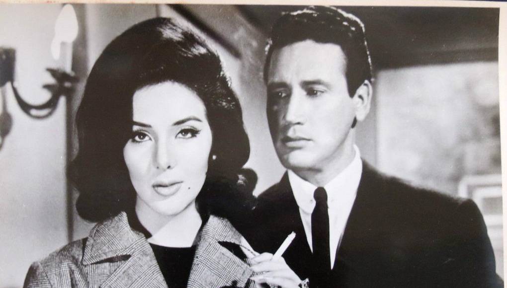 Su amor por el cine fue influenciado por su padre adoptivo, Víctor Velázquez, también actor. Comenzó su carrera artística trabajando en películas desde 1956, con su participación en “Viva la juventud!”. Poco después, le dieron su primer papel protagonista en “Un mundo nuevo” (1957).