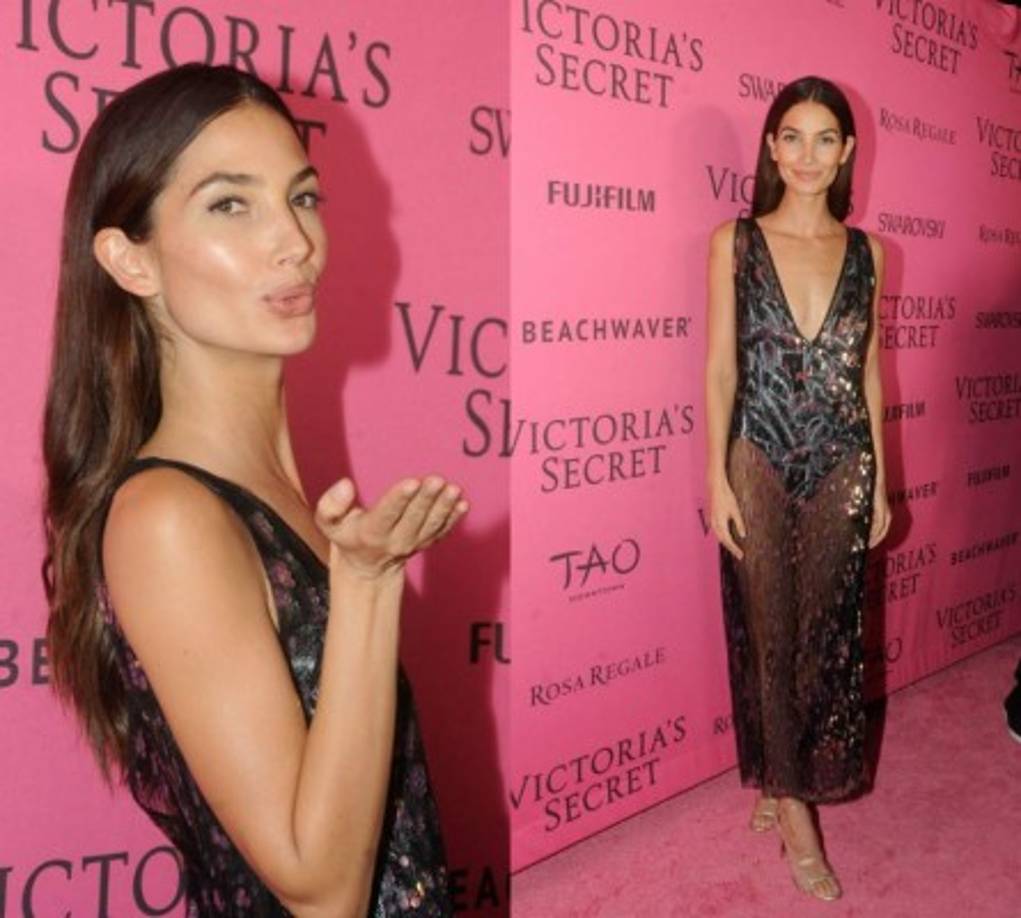 Lily Aldridge fue una de las más estilosas con este escotado vestido con flores bordadas y transparencias, de Thakoon, que combinó con sandalias doradas a tiras, de Tamara Mellon.