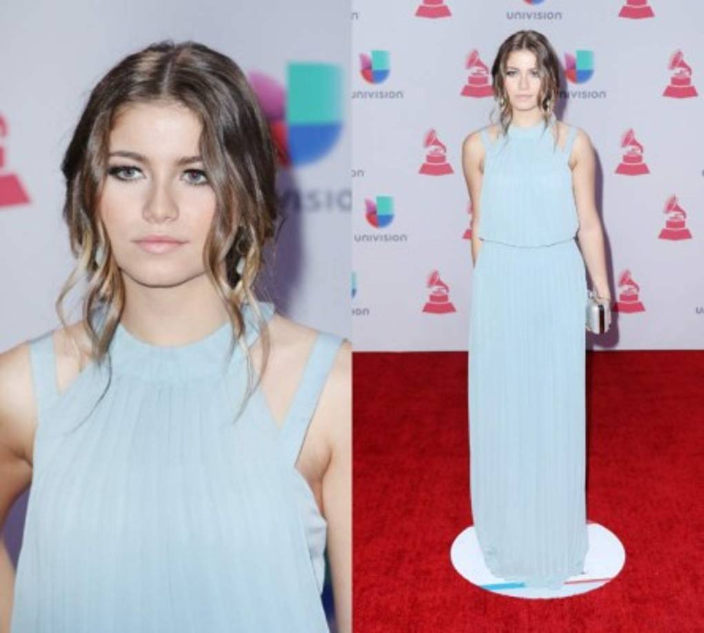 La cantante Sofía Reyes en azul.