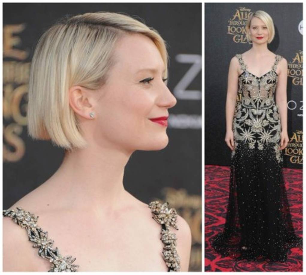 Mia Wasikowska en un Alexander McQueen bordado a mano con destellos plateados y negros.