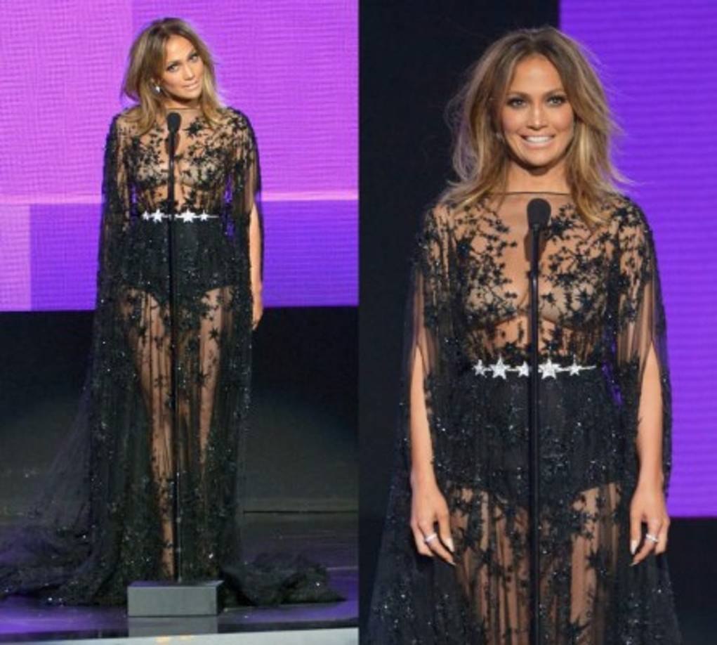 La anfitriona de los American Music Awards (AMA) lució este espectacular vestido de encaje y transparencias, firmado por Zuhair Murad.