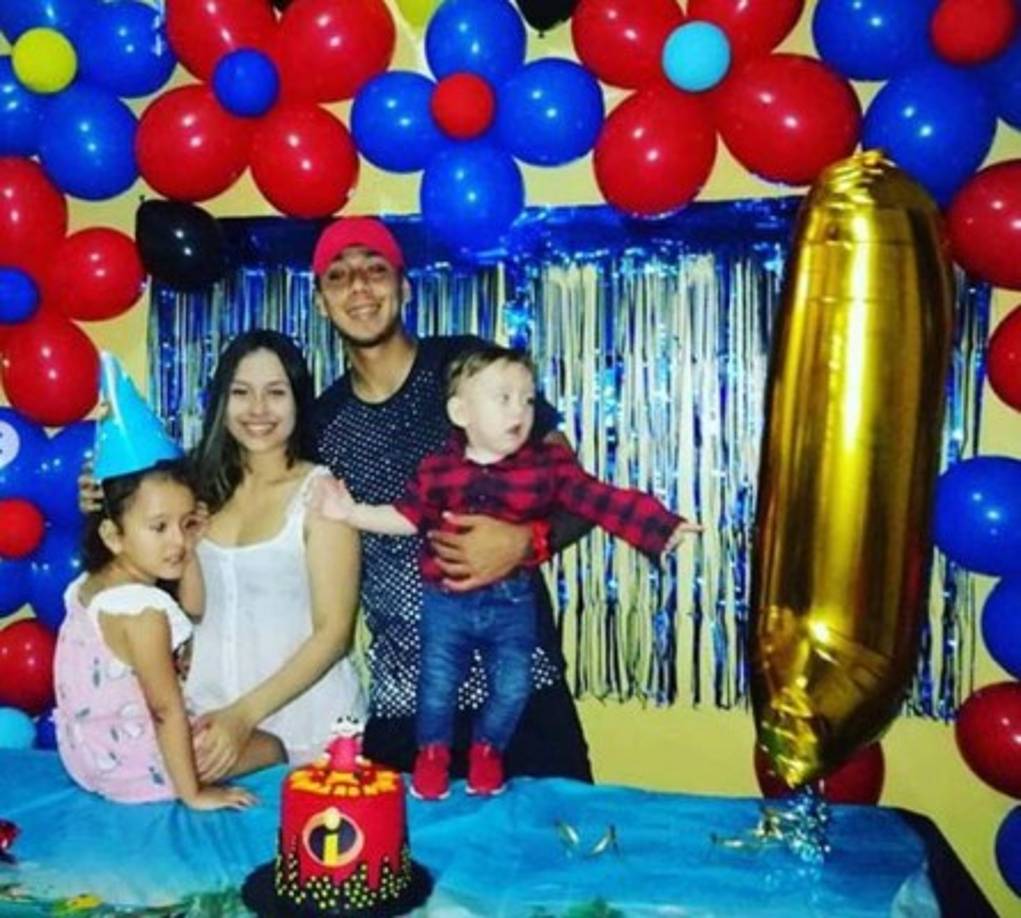 Mayron Flores: El mediocampista del Marathón también es padre, cuenta con una linda familia.