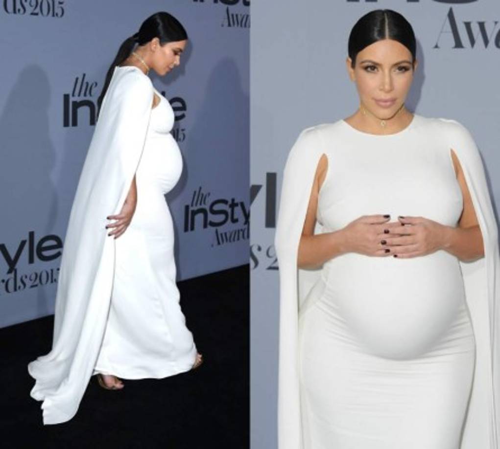 A pesar de su notable aumento de peso, Kim se ve muy elegante en este traje blanco de Givenchy.