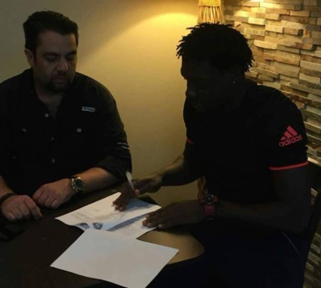 El defensor colombiano Elkin Darío Mosquera fue presentado hace unas semanas atrás por el Honduras Progreso pero al final el zaguero decidió irse ya que le salió una oportunidad en Turquía.