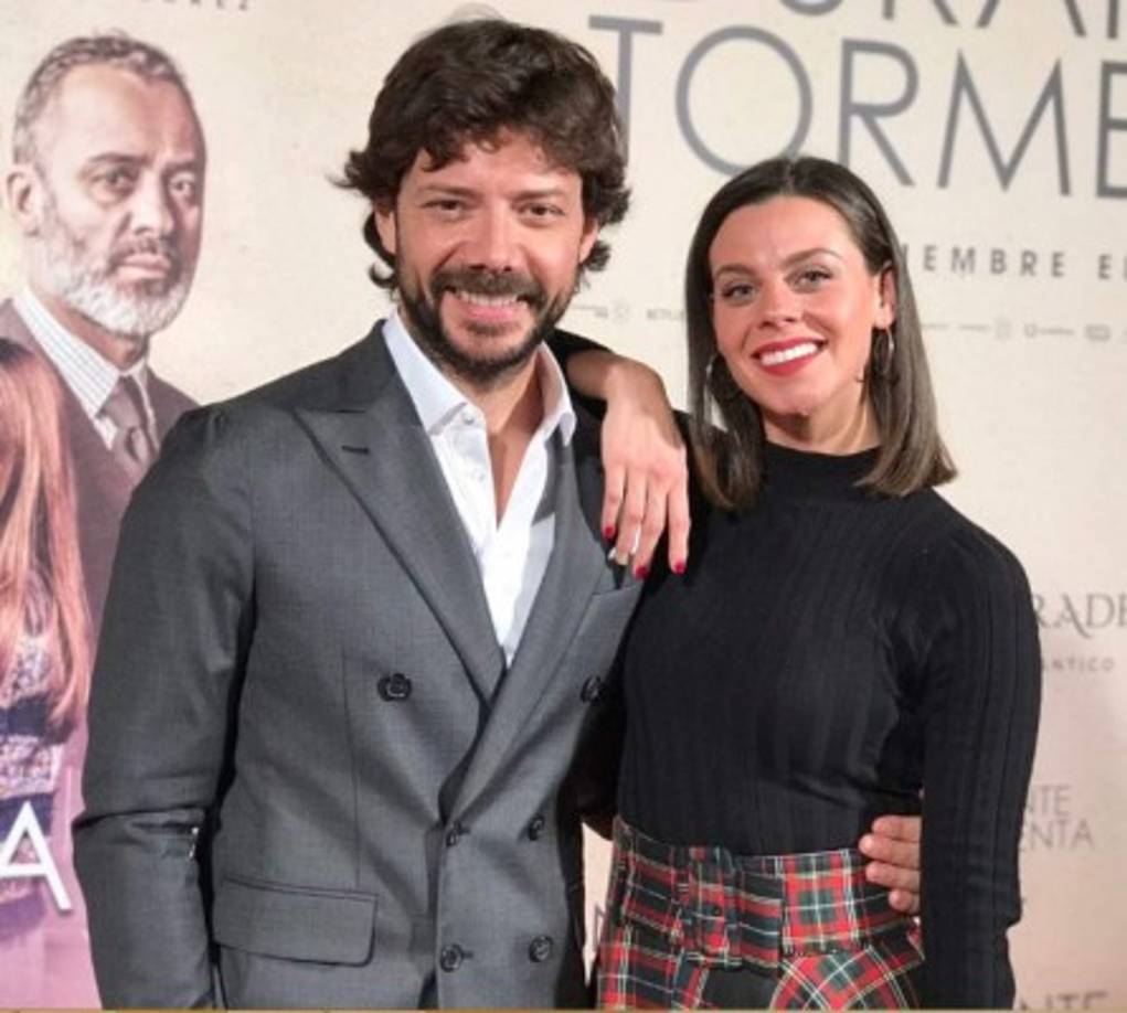 Alvarado (Cáceres, 1990) tenía muy claro desde pequeña que quería ser actriz, de hecho, empezó a hacer teatro en el colegio y a estudiar música en la Escuela Municipal de su localidad. Sus padres, ambos pertenecientes al mundo de la salud, la animaron a que tuviera otra opción de trabajo por si acaso.