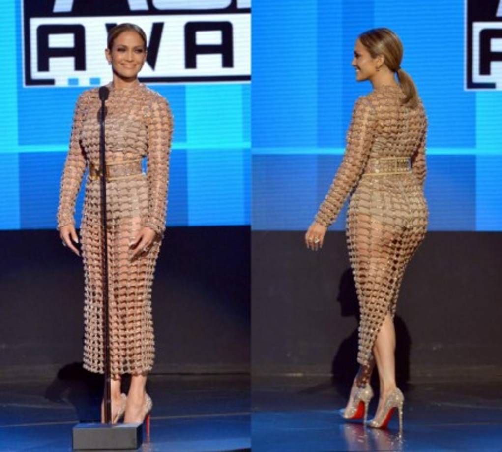 Jennifer López de Balmain. La casa parisina reinventa con este modelo el concepto de rejilla y eleva el 'color carne' a su máxima expresión de elegancia.