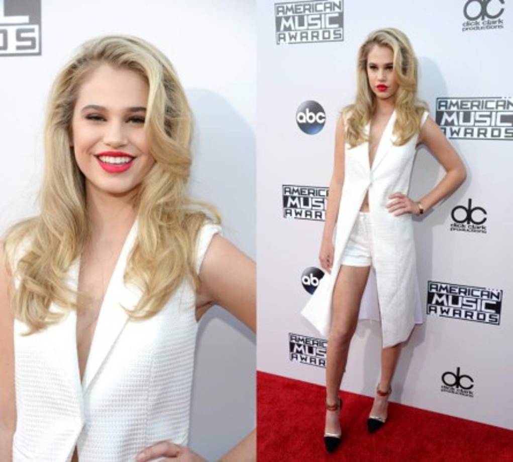 Sofia Richie de blanco.