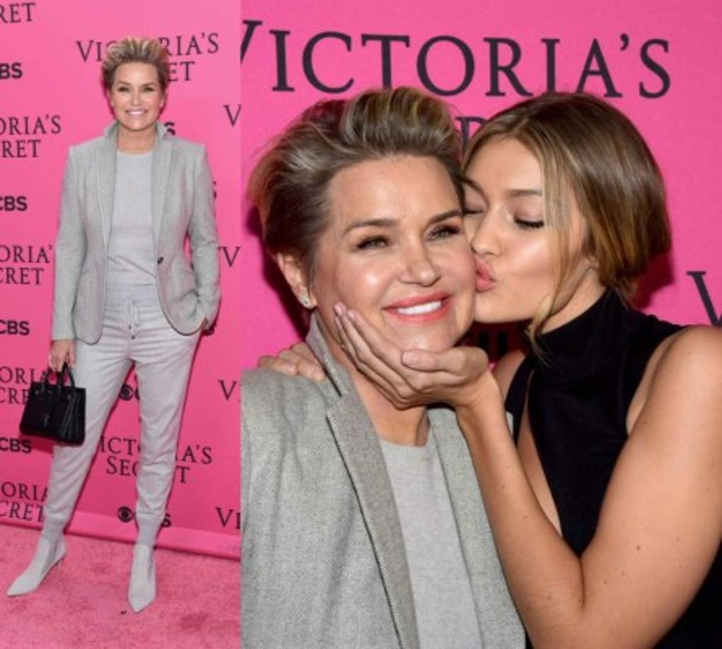 Gigi besa a su madre la también modelo Yolanda Foster.